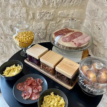 Privative Jacuzzi Sauna De La Del Castagnol Guest house Saint-Nexans