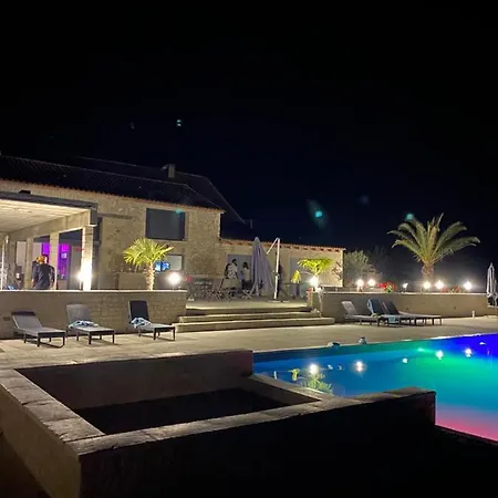 Privative Jacuzzi Sauna De La Del Castagnol