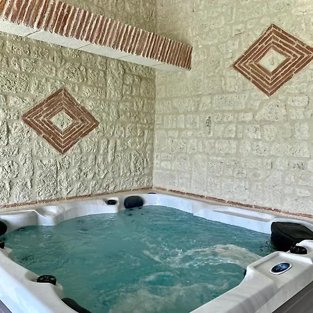 Privative Jacuzzi Sauna De La Del Castagnol *