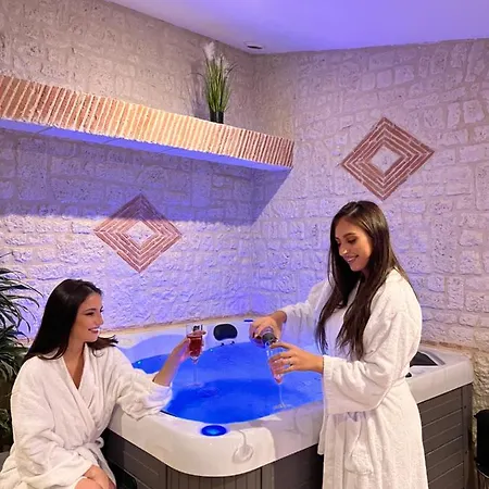 Guest house Privative Jacuzzi Sauna De La Del Castagnol