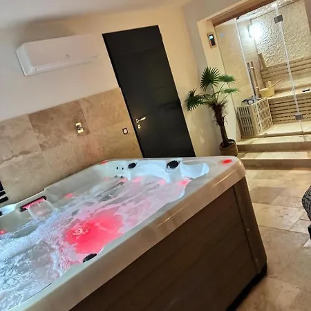 Privative Jacuzzi Sauna De La Del Castagnol 4* Saint-Nexans