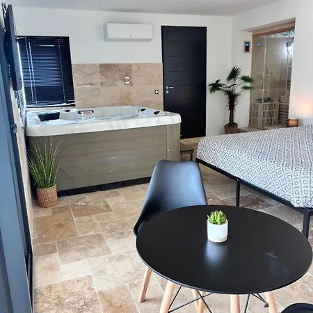 Pensjonat Privative Jacuzzi Sauna De La Del Castagnol Saint-Nexans