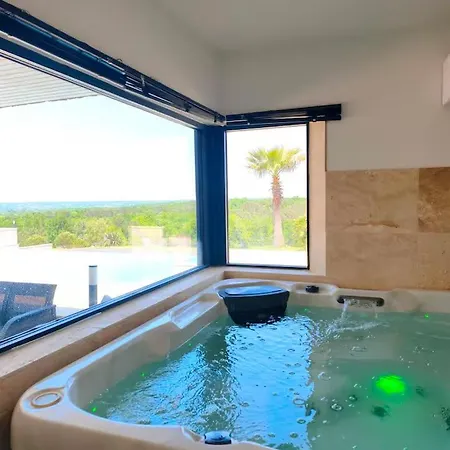 Privative Jacuzzi Sauna De La Del Castagnol Casa de hóspedes