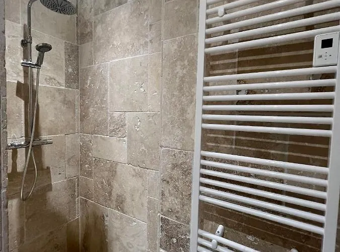 Privative Jacuzzi Sauna De La Del Castagnol Vendégház 4*