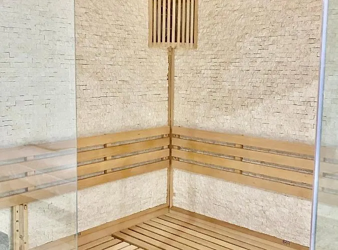 Privative Jacuzzi Sauna De La Del Castagnol 4*